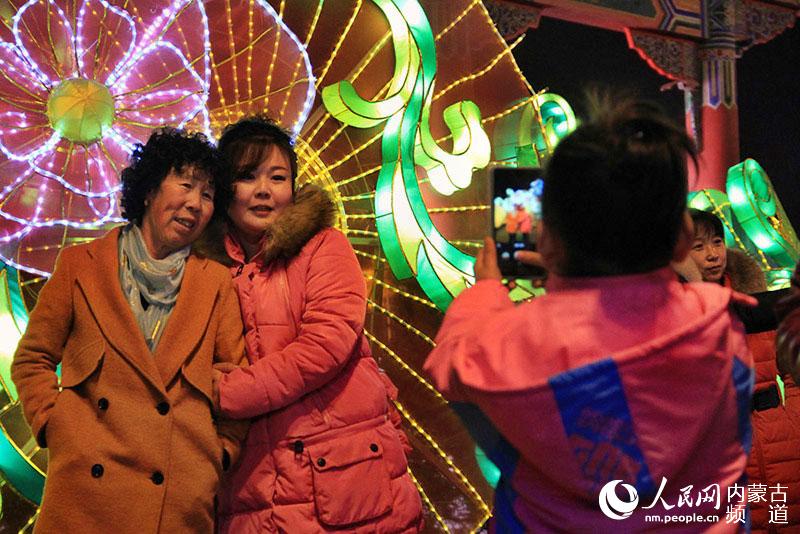 По всему Китаю весело отмечают Праздник фонарей