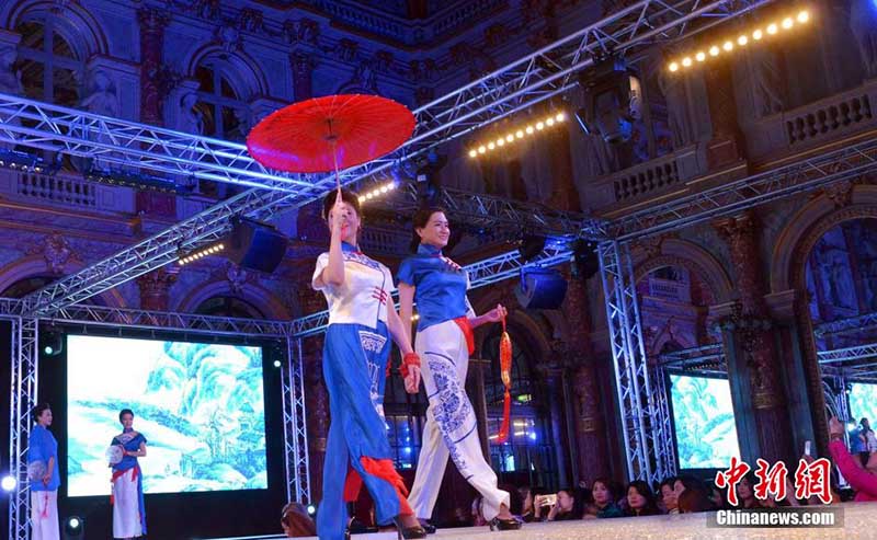 “Золотые посланцы” конкурса "Мисс Туризм 2016" выступили в Париже