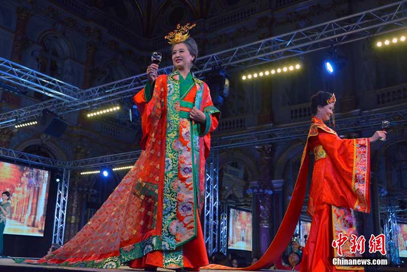“Золотые посланцы” конкурса "Мисс Туризм 2016" выступили в Париже