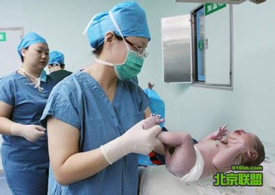 В Китае появился на свет ребенок из замороженного 12 лет назад эмбриона