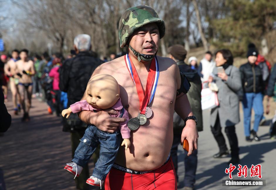 В Пекине прошел “Марафон голых свиней" 