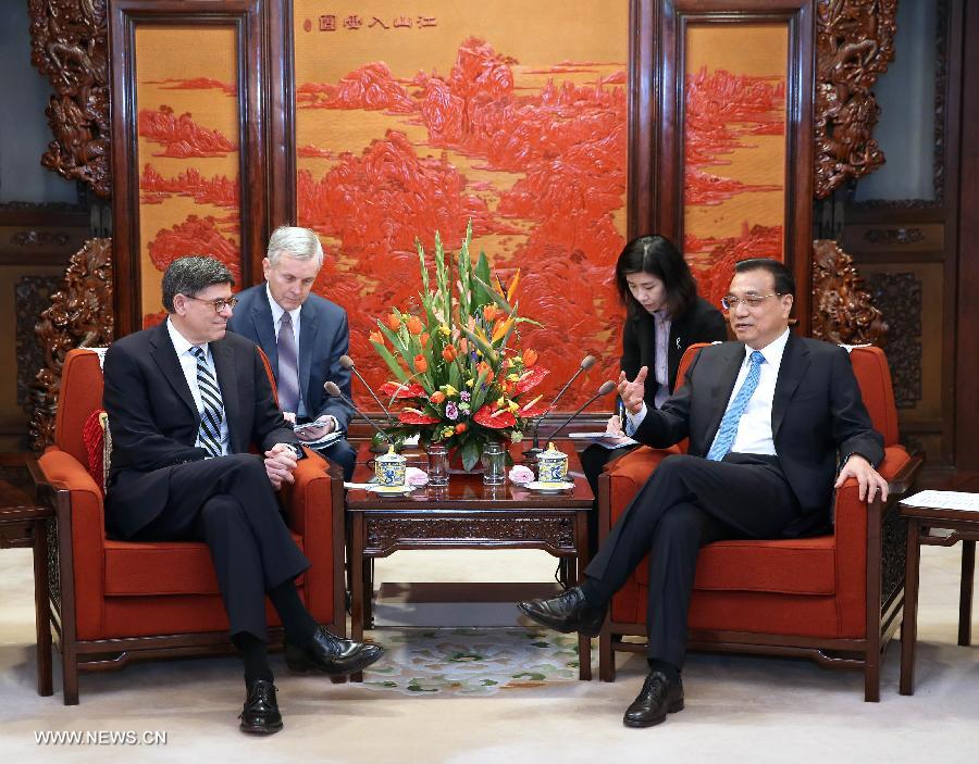 Ли Кэцян встретился со спецпредставителем президента США, министром финансов Дж.Лью