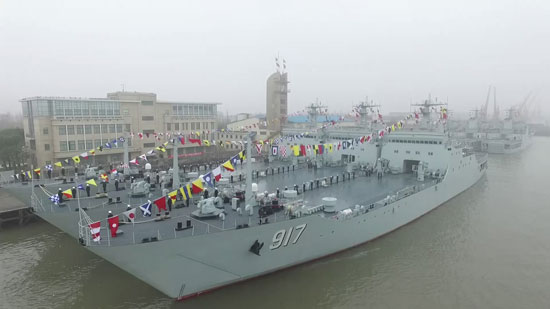 ВМС НОАК одновременно приняли на вооружение три новейших танко-десантных корабля  