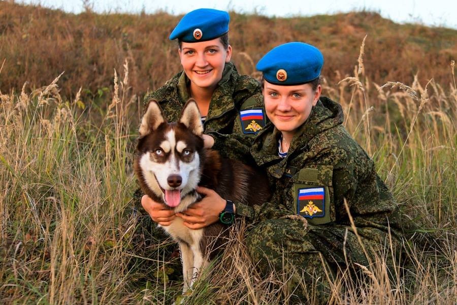 Российские девушки-военослужащие снова попали в центр внимания китайских Интернет-пользователей