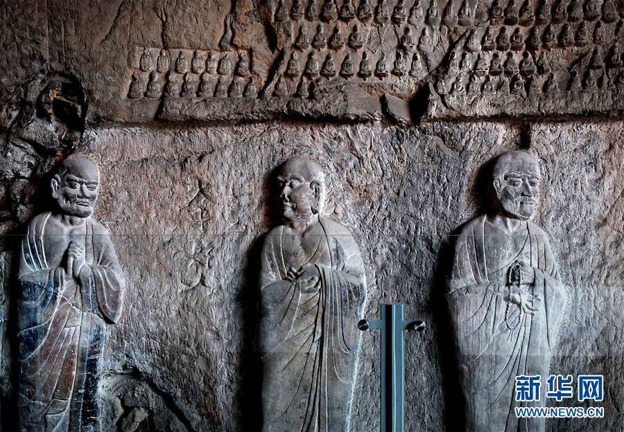 В пещерах Лунмэнь впервые экспонируют скульптуры архатов династии Тан