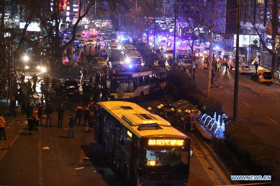 В результате взрыва в деловом центре Анкары погибли по меньшей мере 27 человек, еще 75 ранены