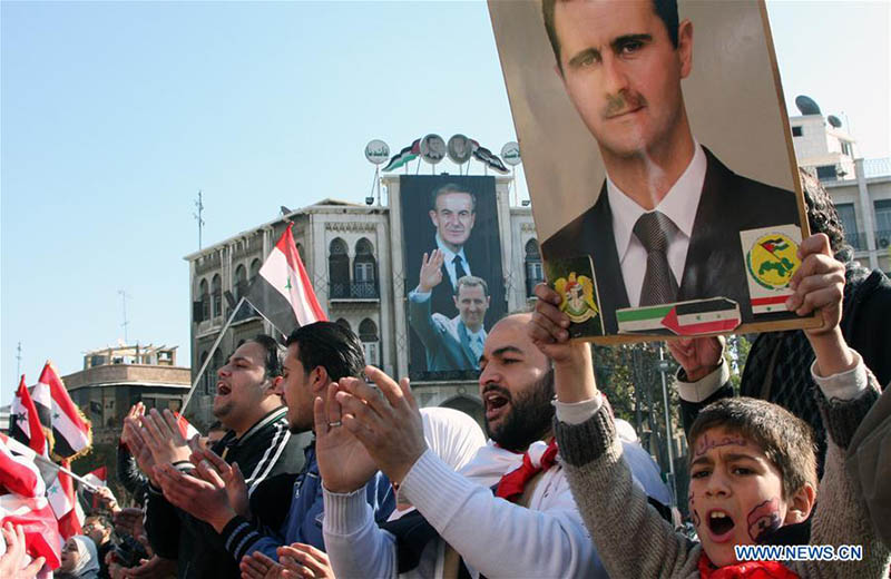 На фото: 2 декабря 2011 года в Дамаске проходила массовая манифестация в поддержку президента Сирии. (Синьхуа)