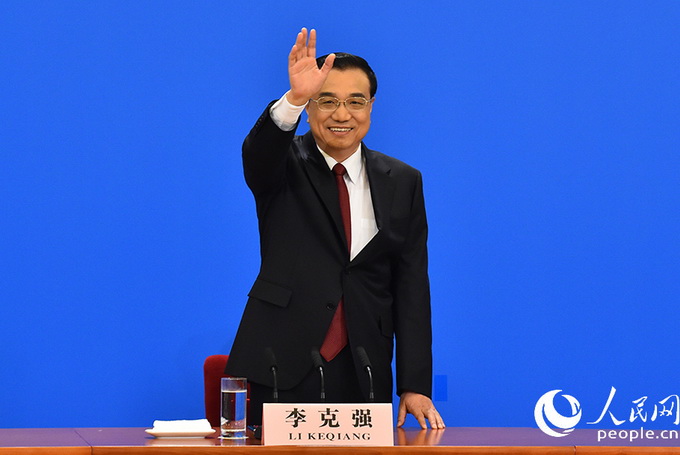 Китай в этом году создаст "канал", соединяющий Шэньчжэньскую и Сянганскую биржи -- Ли Кэцян