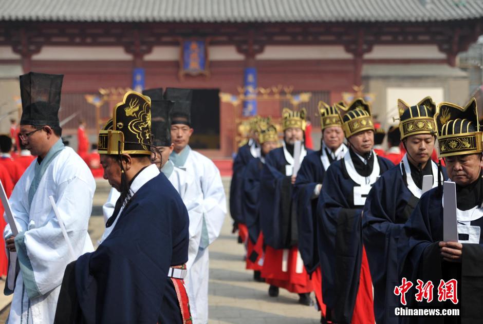 В провинциях Сычуань и Хэбэй провели весеннюю церемонию поклонения Конфуцию