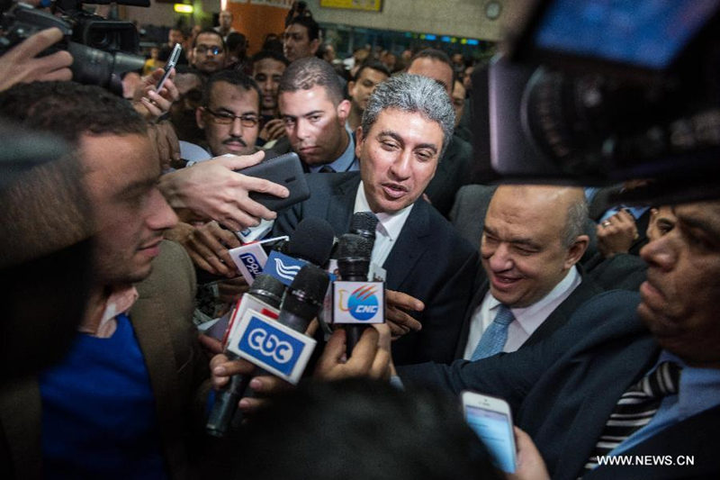 Захватчик самолета EgyptAir арестован, все пассажиры освобождены -- министр гражданской авиации Египта