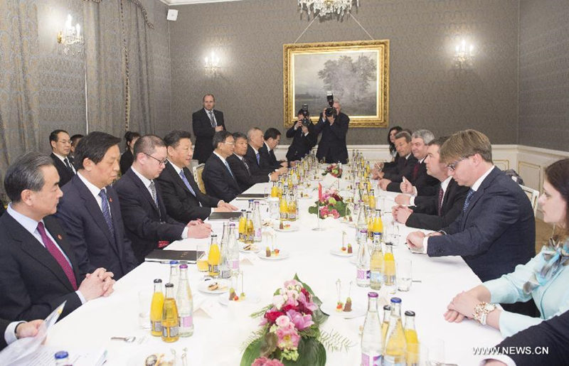 Си Цзиньпин встретился со спикером палаты представителей Чехии Я. Гамачеком