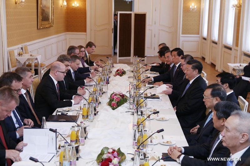 Председатель КНР Си Цзиньпин встретился с премьер-министром Чехии Б. Соботкой