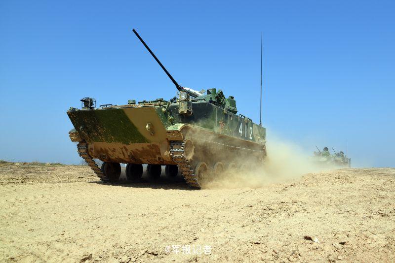 Китайские боевые десантные машины ZBD-03 приняли участие в весенних учениях