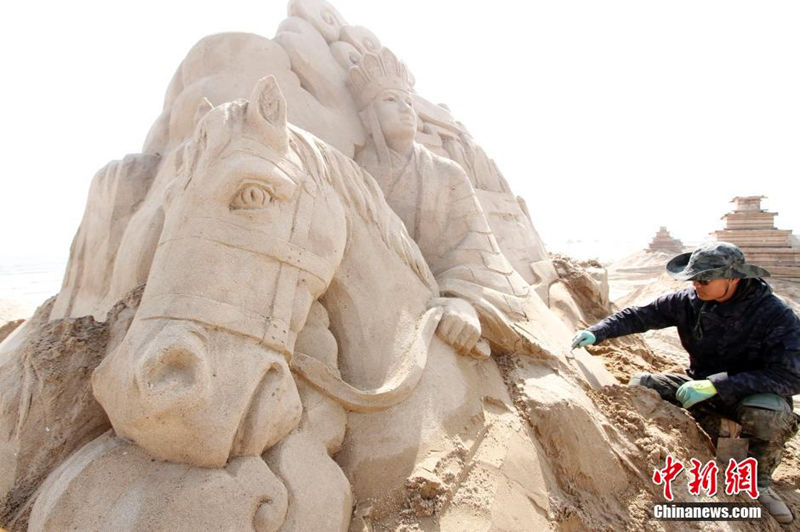 Песчаные скульптуры на тему "Пояса и пути" появляются в Вэйхае
