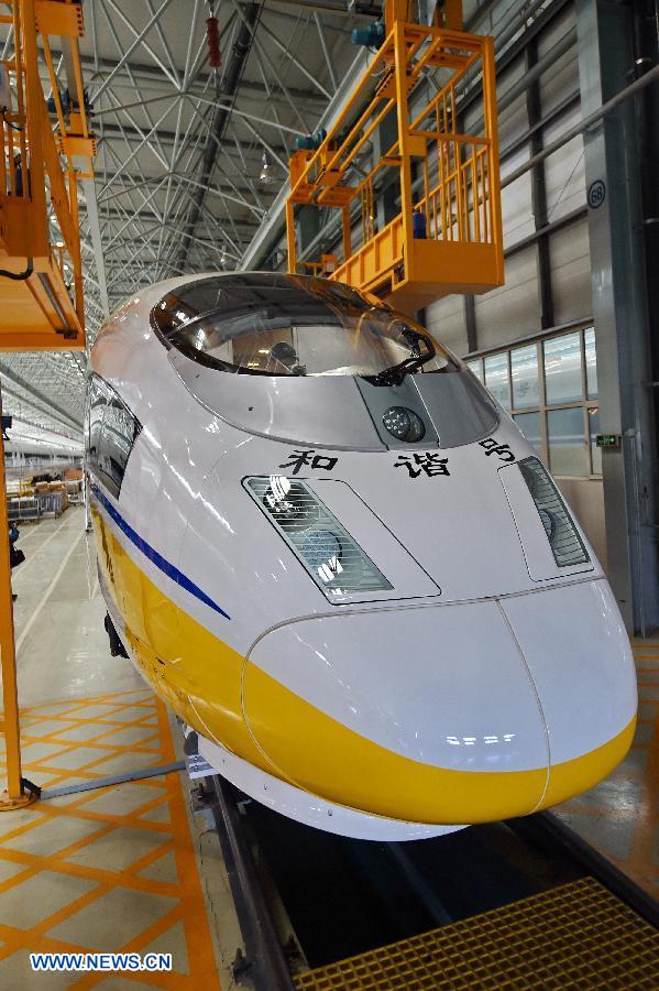 В Китае сошел с конвейера первый поезд-"альпинист" с проектной скоростью в 350 км/ч