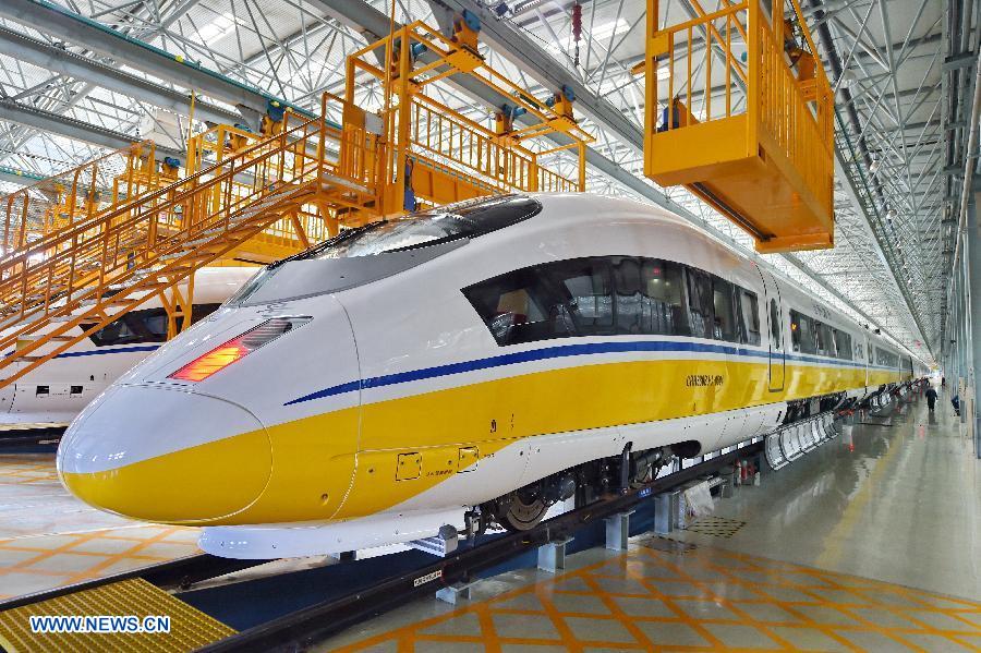 В Китае сошел с конвейера первый поезд-"альпинист" с проектной скоростью в 350 км/ч