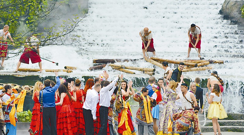 На плотине Дуцзянянь прошла торжественная церемония пуска воды