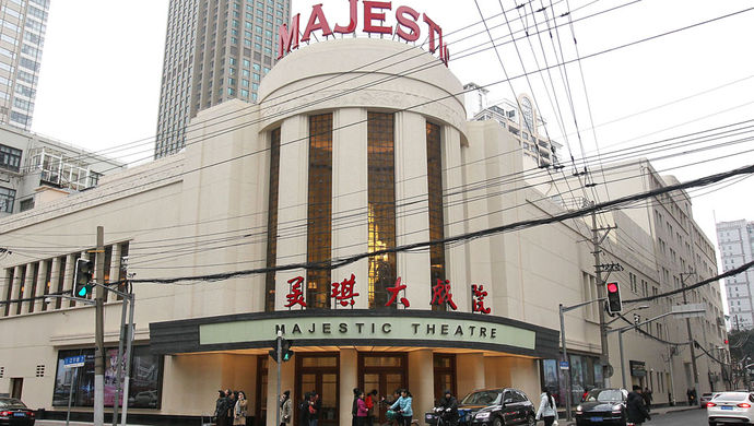 Спустя шесть лет после начала реставрации в Шанхае на востоке Китая вновь открылся театр с 75- летней историей под вывеской одного из знаменитых театров на Бродвее. (Архивное фото)