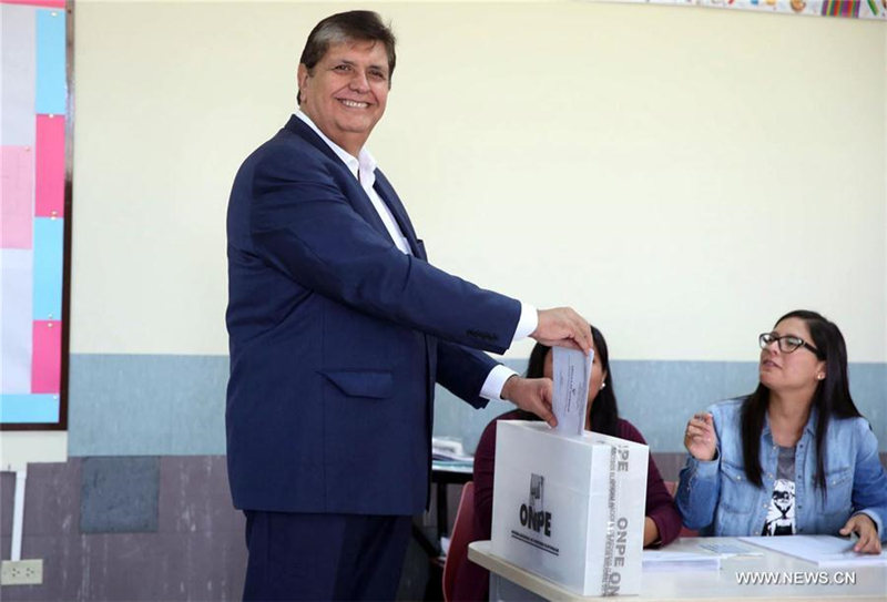 В Перу проходят президентские и парламентские выборы