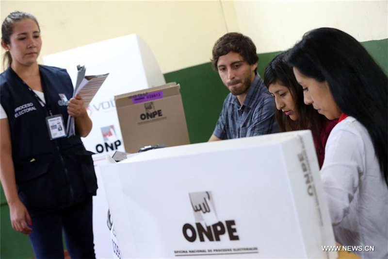 В Перу проходят президентские и парламентские выборы