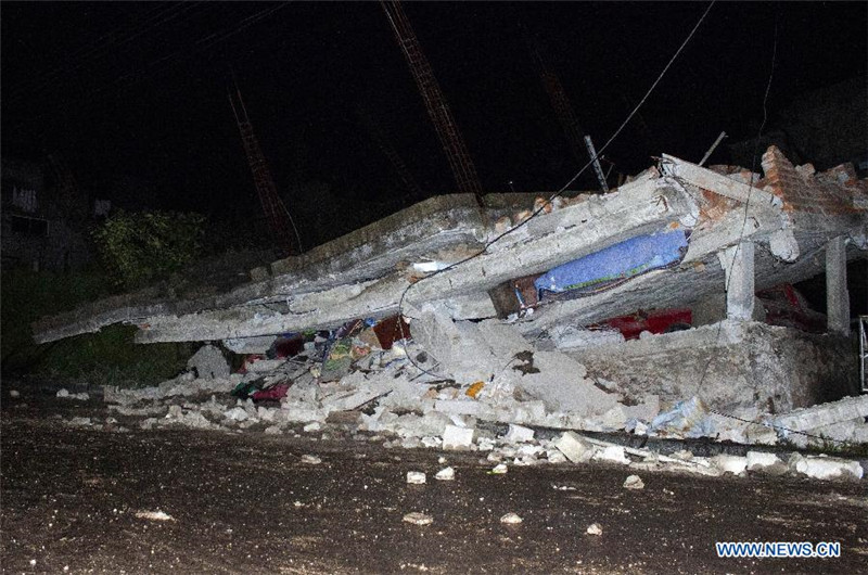 Число погибших в результате землетрясения магнитудой 7,8 в Эквадоре возросло до 41 человека