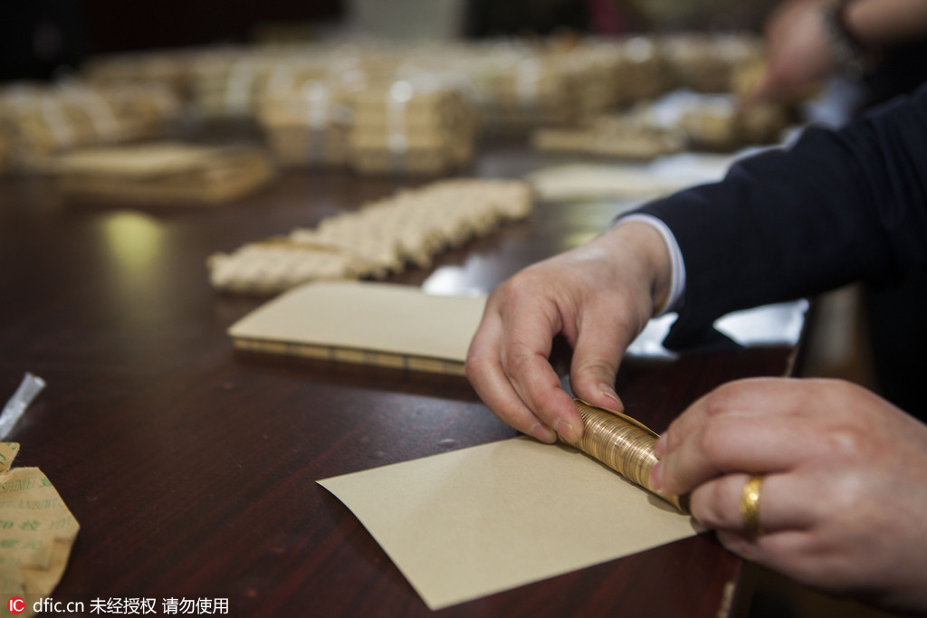 Житель Чанчуня за месяц заработал 100.000 юаней монетами 