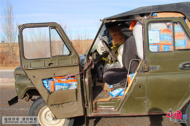Монголы едут за покупками в Китай на машинах «УАЗ-469» 