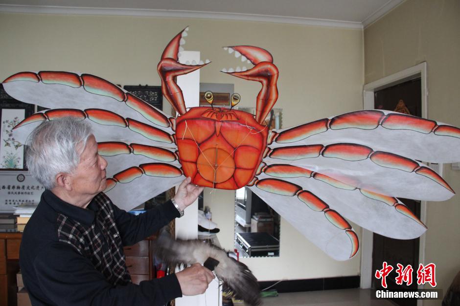 Мастер искусств Чжан Тяньвэй и его двигающиеся воздушные змеи