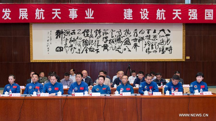 Более ста специалистов в космической промышленности собрались в Пекине для празднования первого в Китае Дня космонавтики