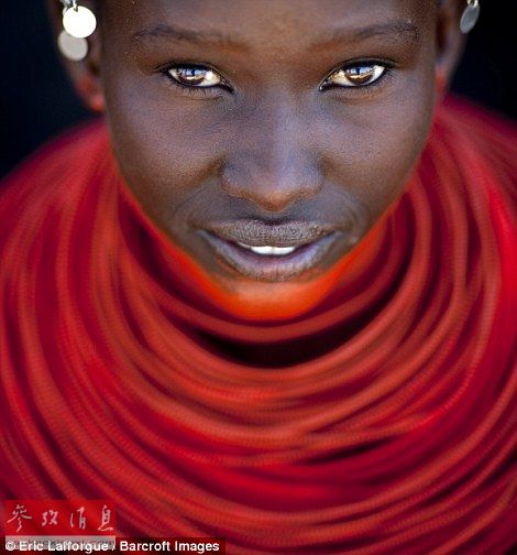 Фотограф за 10 лет запечатлел макияж разных племен мира