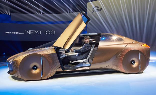 На фото: концепт-кар "BMW" - Vision Next 100