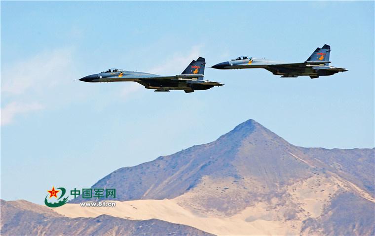 Тибет: китайские истребители J-11 c боевыми снарядами на борту в провели учения по преодолению обороны противника