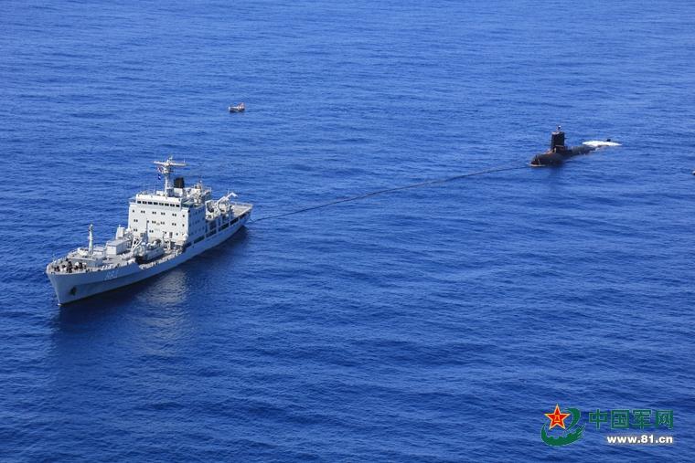 Подводная лодка Южного флота ВМС НОАК приняла участие в совместных учениях с военными кораблями и самолетами