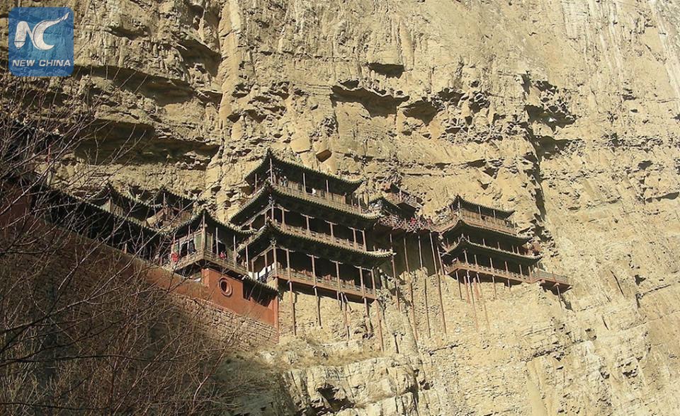 «Висячий монастырь» на севере Китая