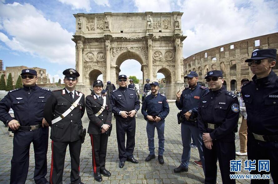 Китайские полицейские начали патрулировать улицы итальянских городов 