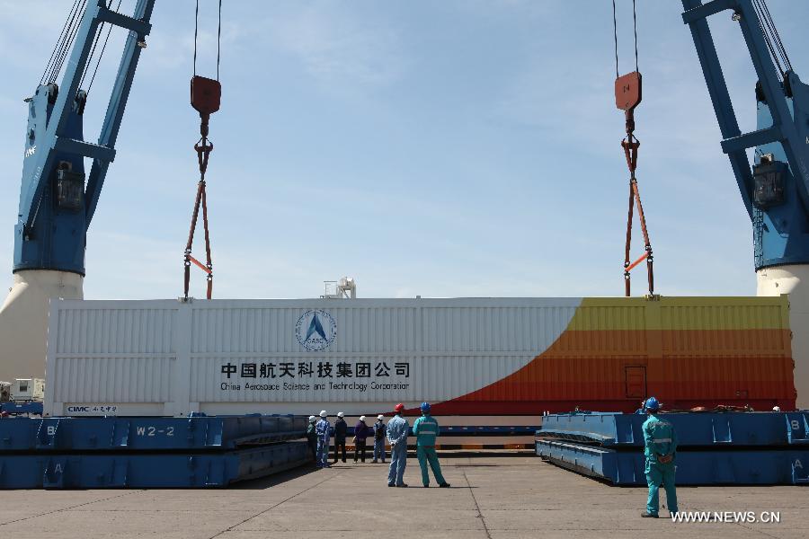 Ракета-носитель "Чанчжэн-7" отправлена к месту будущего запуска, намеченного на конец июня
