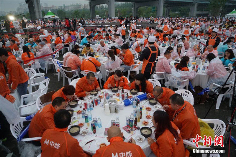 Китайское предприятие выделило 8 тысяч поощрительных путевок в Корею для своих служащих