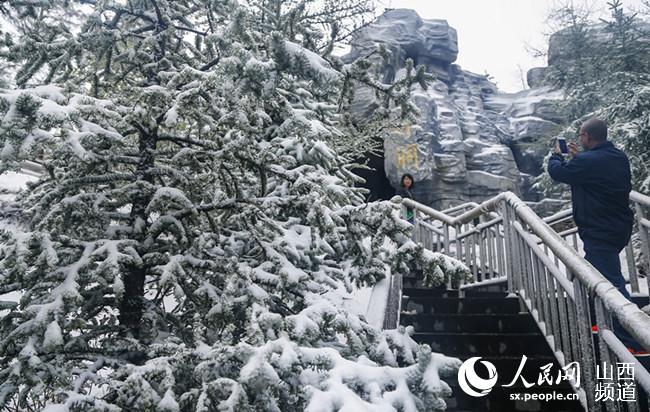 "Летний снег" выпал в провинции Шаньси