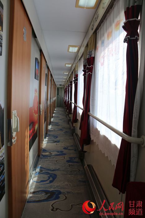 Запущен первый поезд по маршруту Пекин - Дуньхуан