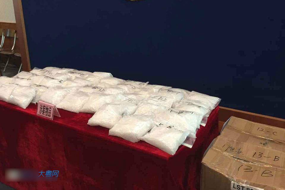 Сотрудник службы экспресс-доставки получил 16 тысяч долларов США за обнаружение 300 кг наркотиков