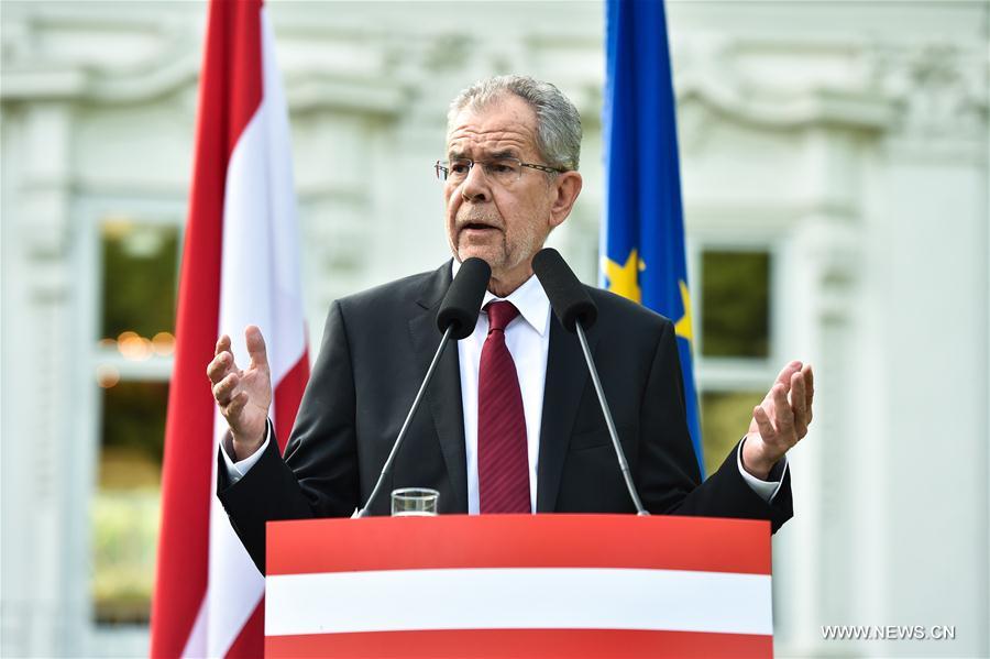Бывший лидер партии "зеленых" Ван дер Беллен был избран президентом Австрии
