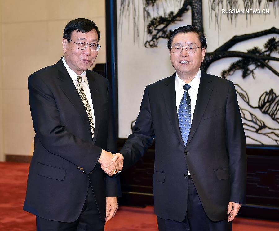 Чжан Дэцзян встретился с председателем парламента Таиланда П. Вичитчолаем