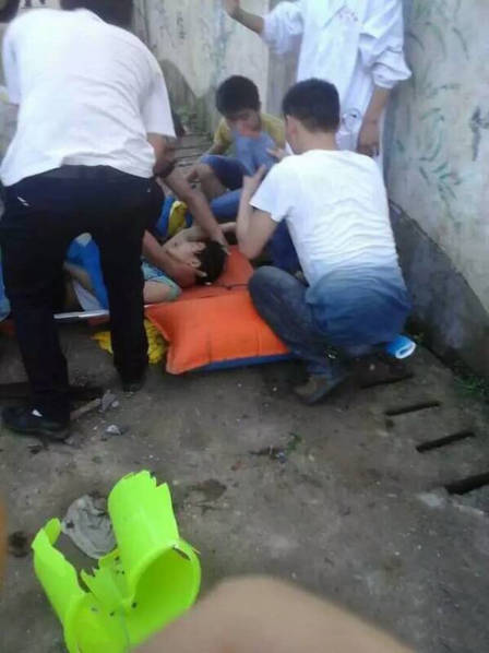 Два человека погибли, четверо пострадали в результате обрушения водонапорной башни в одной из средних школ в Центральном Китае