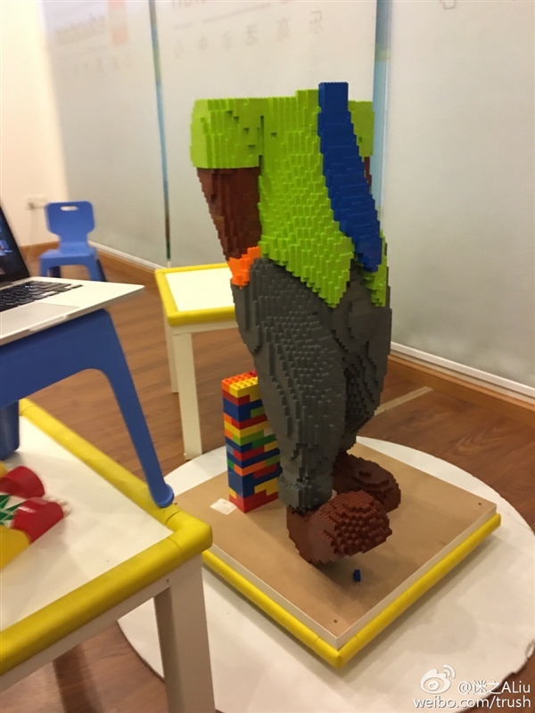 Ребенок сломал LEGO-статую лиса из «Зверополиса» за 15 тыс. долларов
