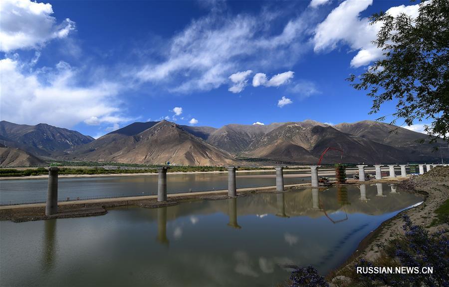 Завершено строительство опор моста через Брахмапутру в Тибетском АР