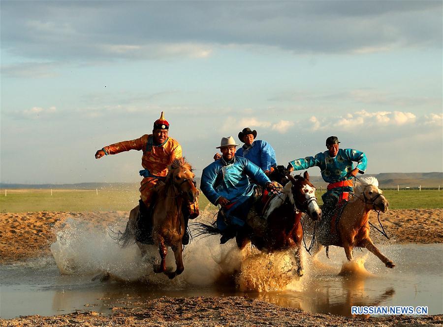 "Фотографический Наадам" в "столице коневодства" во Внутренней Монголии