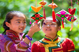 Разноцветные нитяные "цзунцзы" для праздника Дуаньуцзе