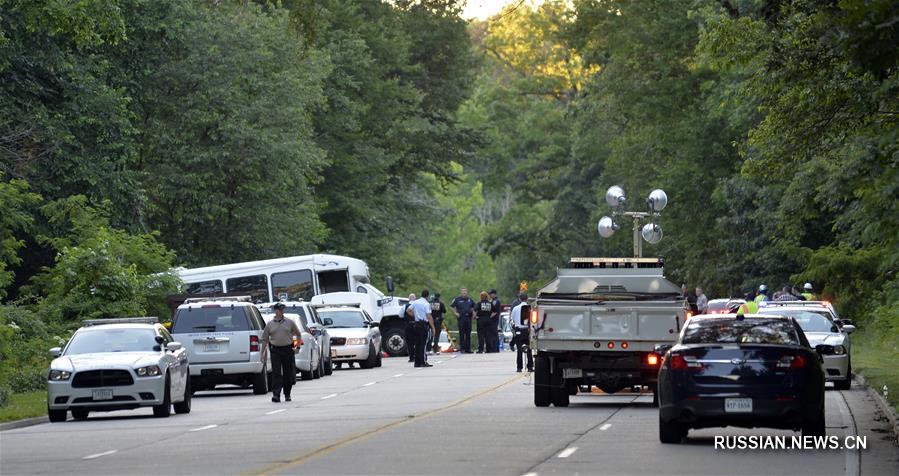 Автобус с китайскими туристами попал в ДТП в США, один человек погиб, многие ранены