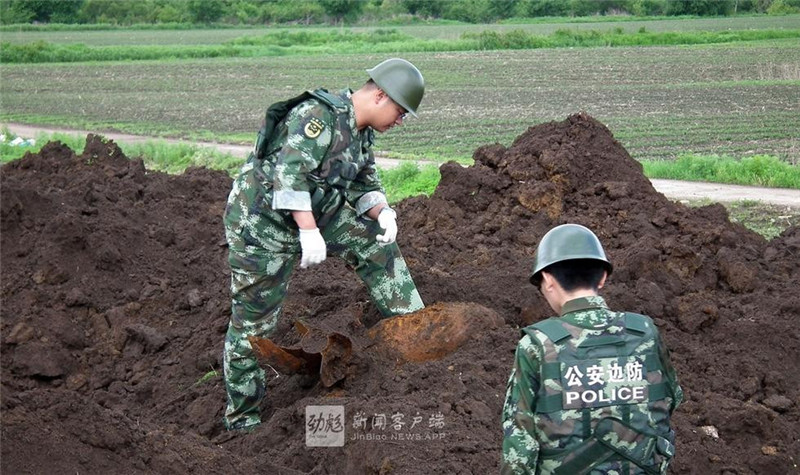 Житель провинции Хэйлунцзян выкопал 150-килограммовый снаряд времен войны с Японией