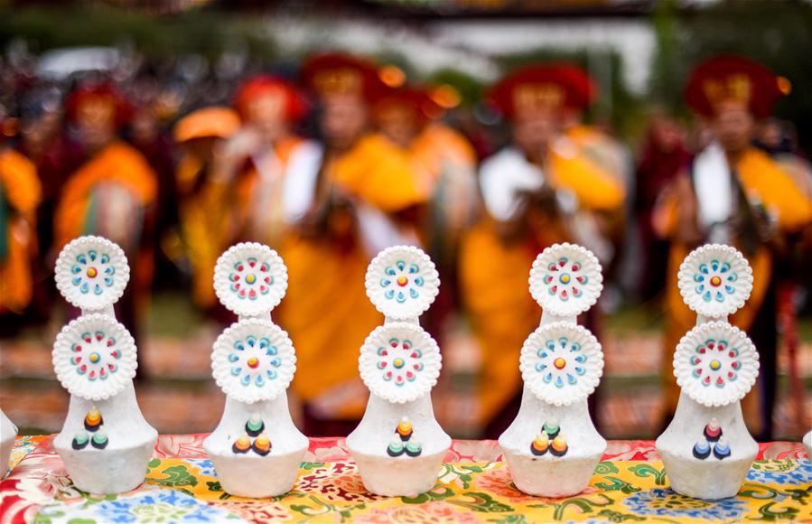 Ежегодная церемония поклонения тангка в монастыре Цурпху